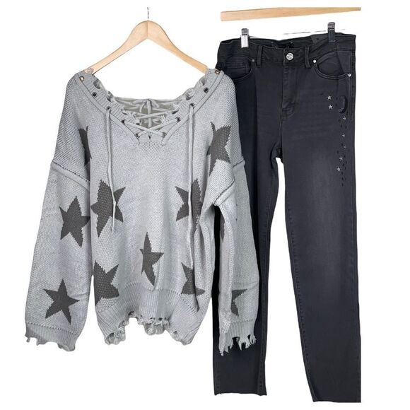 𝅺bohemian sweater with Lace up front and back. - Picture 15 of 15